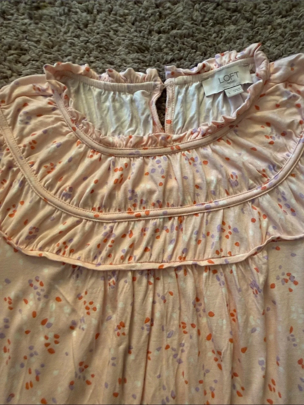 Loft Flutter sleeve top. Size L - Picture 2 of 8